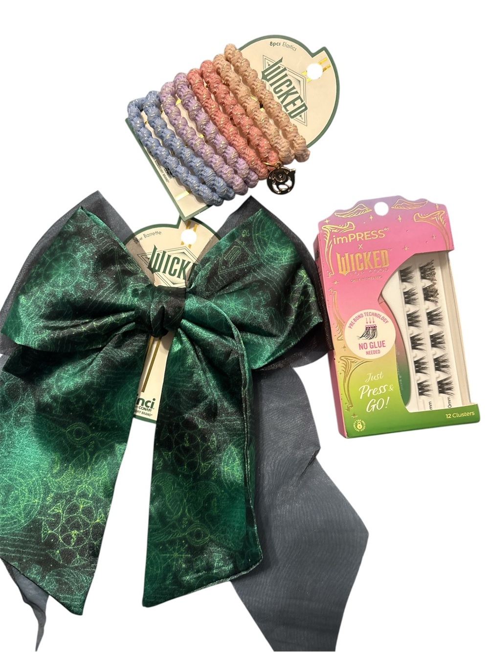 Wicked Universal-Green Hair Bow with Assorted Scrunchies & Press-On Lashes